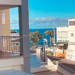 Poseidon En Playa Arena